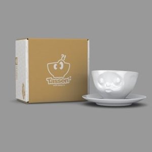 Tasse küssend